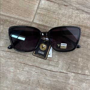 VG Cateye Designer Rhinestone Sunglasses. NWT